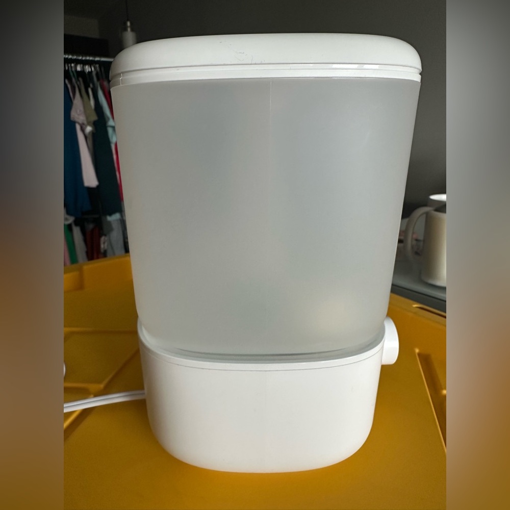 Levoit $40 Classic 160 Ultrasonic Cool Mist Humidifier 2.5 L - Picture 6 of 10